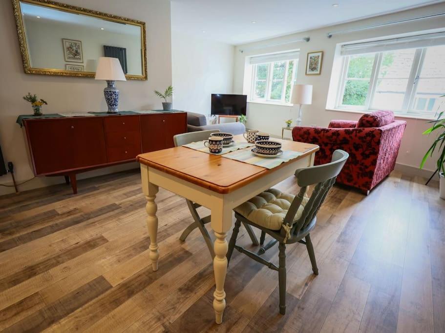 Spacious 1-Bed Apartment With Super King Or Twin In Central Charlbury, Cotswolds Exteriér fotografie