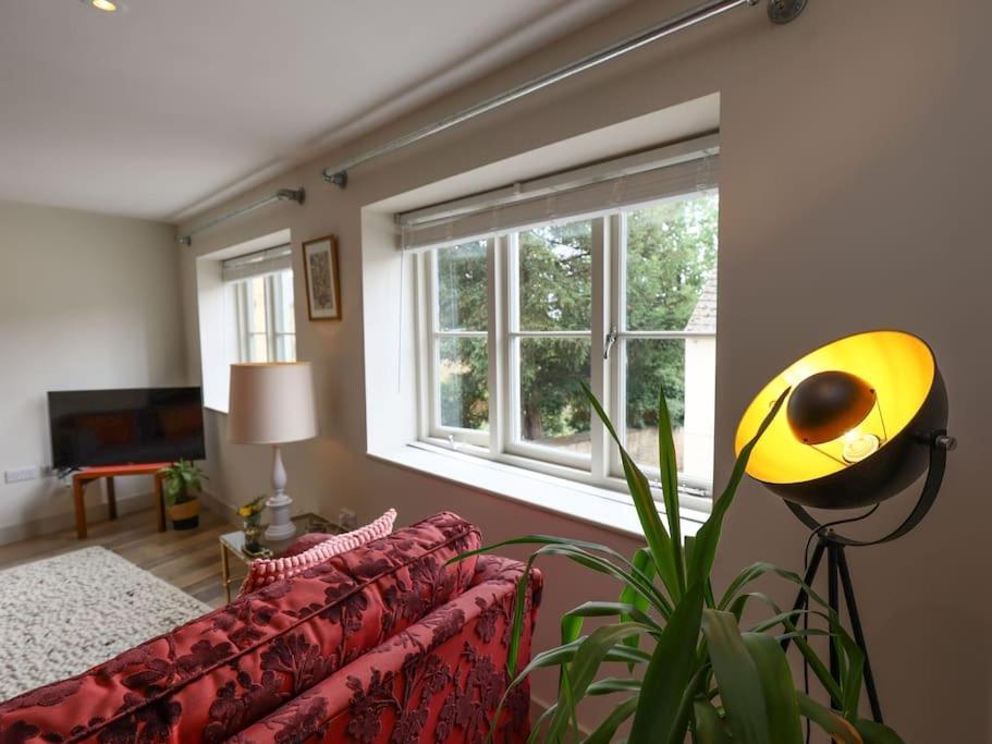 Spacious 1-Bed Apartment With Super King Or Twin In Central Charlbury, Cotswolds Exteriér fotografie