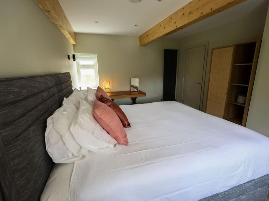 Spacious 1-Bed Apartment With Super King Or Twin In Central Charlbury, Cotswolds Exteriér fotografie
