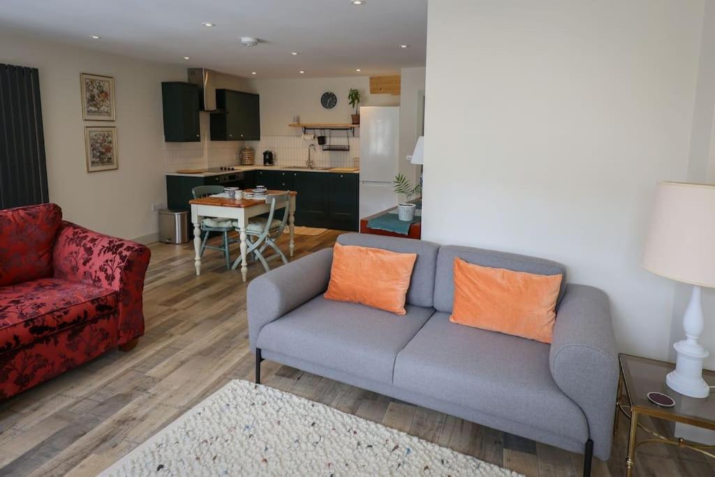 Spacious 1-Bed Apartment With Super King Or Twin In Central Charlbury, Cotswolds Exteriér fotografie