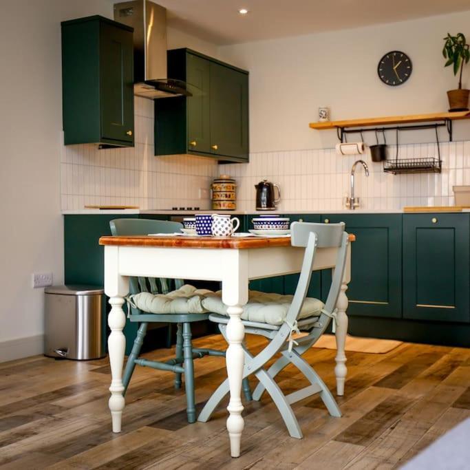 Spacious 1-Bed Apartment With Super King Or Twin In Central Charlbury, Cotswolds Exteriér fotografie